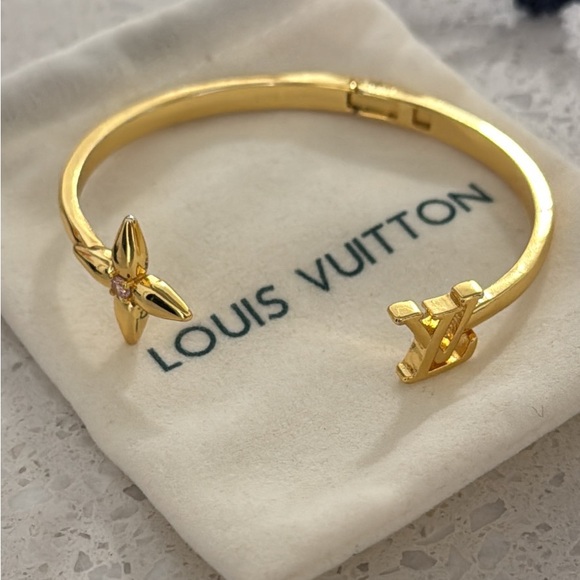 $610 Louis Vuitton Louisette Signature Bracelet - Picture 1 of 5
